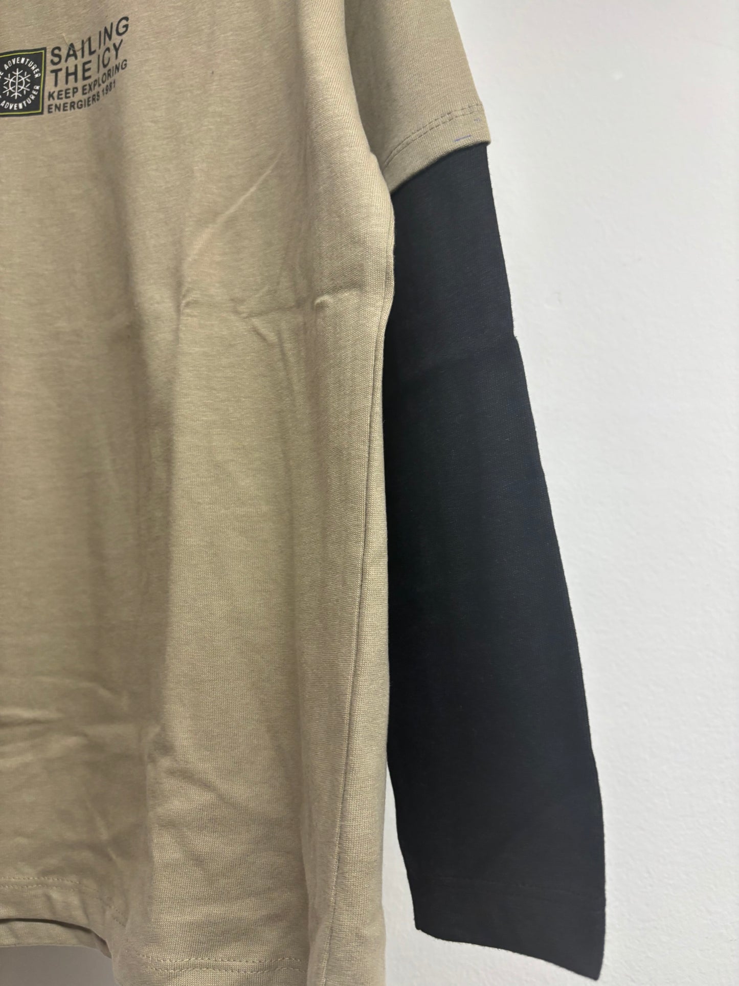 Maglietta Sabbia/Nera